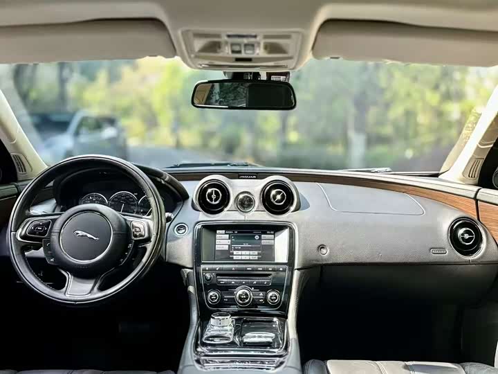 Jaguar XJ 2014 XJL 2.0 T 2 WD — фото 5