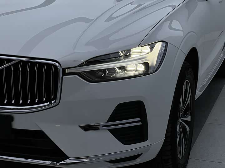 Volvo XC60 2023 B 5 4 WD — фото 3