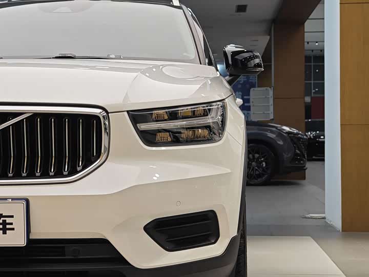 Volvo XC40 2020 T 3 — фото 2