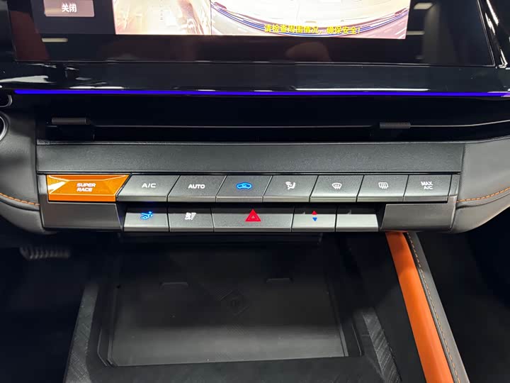 Changan UNI-V 2023 1.5 T Premium — фото 15