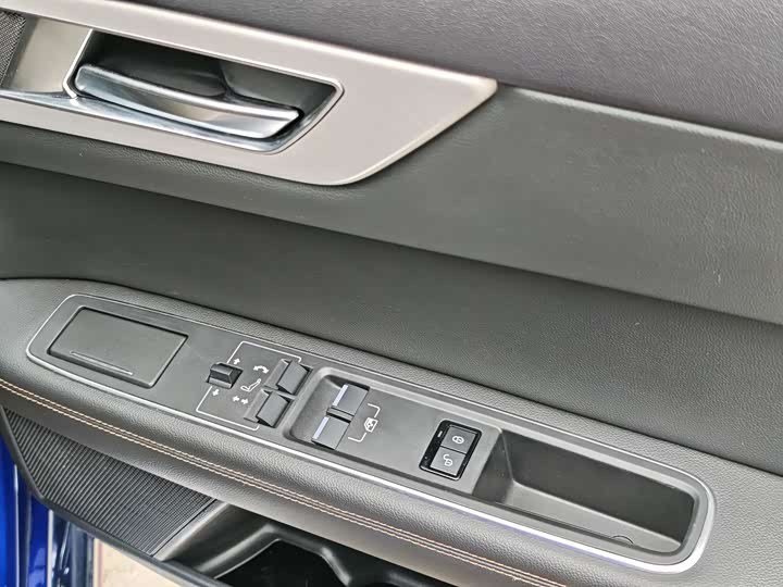 Jaguar XEL 2018 2.0 T 200 PS — фото 13