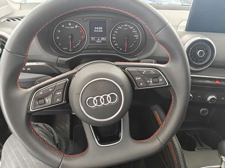 Audi Q2L 2024 35 TFSI — фото 8