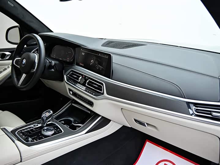BMW X7 2022 x Drive 40i M — фото 16