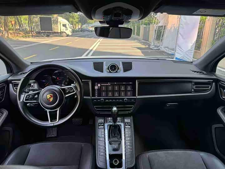 Porsche Macan 2018 Macan 2.0 T — фото 7
