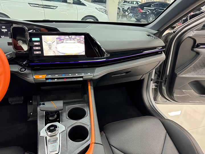 Changan UNI-V 2023 1.5 T Premium — фото 14