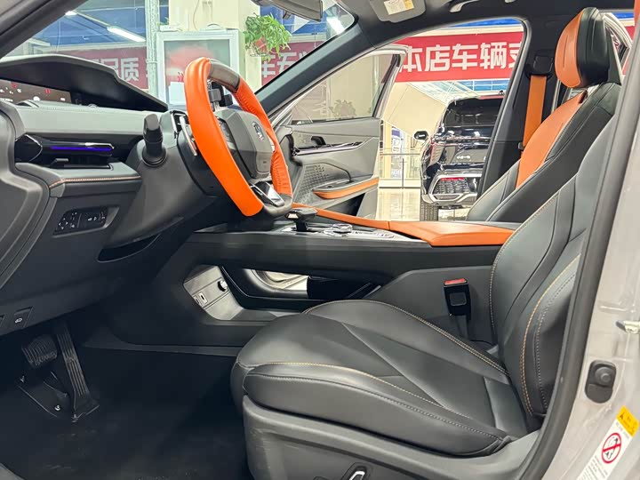 Changan UNI-V 2023 1.5 T Premium — фото 9