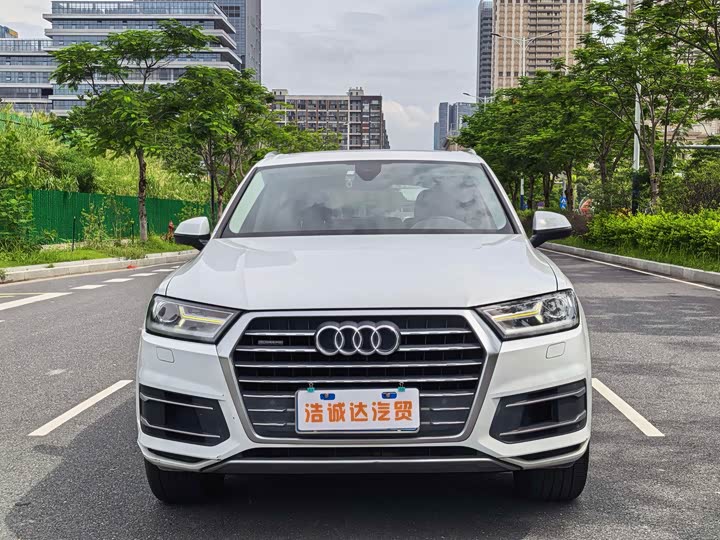 Audi Q7 40 TFSI S line спорт — фото 2