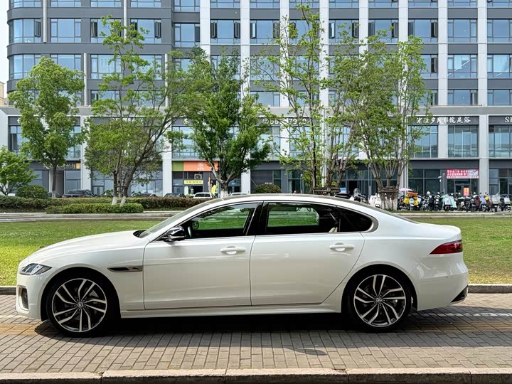 Jaguar XFL 2024 2.0 T P 300 4 WD — фото 4