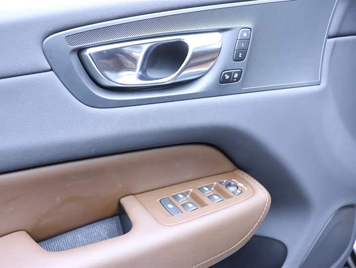 Volvo XC60 2024 B 5 4 WD — фото 12