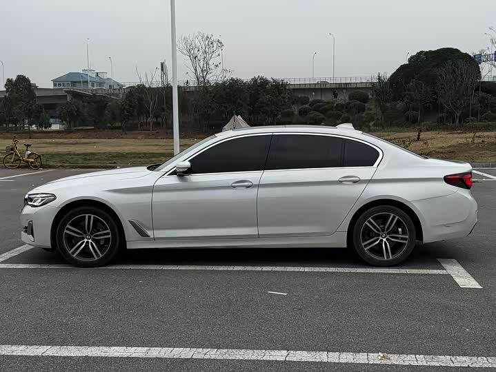 BMW 5-Series 2023 530 Li Leading — фото 3