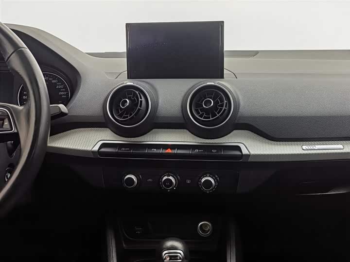 Audi Q2L 2020 35 TFSI — фото 12