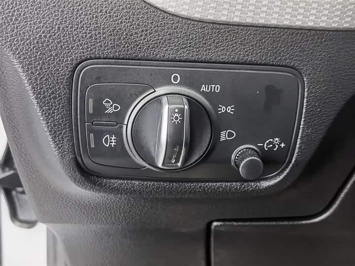 Audi Q2L 2020 35 TFSI — фото 21