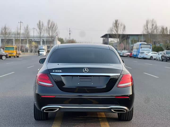Mercedes-Benz E-Class 2018 E 300 L Luxury — фото 5
