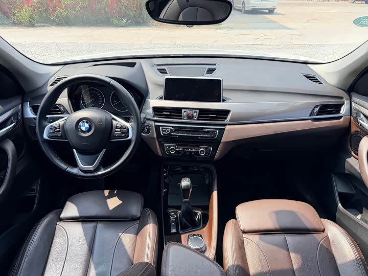 BMW X1 2016 x Drive 20 Li Luxury — фото 13