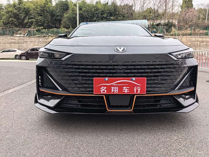 Changan UNI-V 2023 1.5 T — фото 2