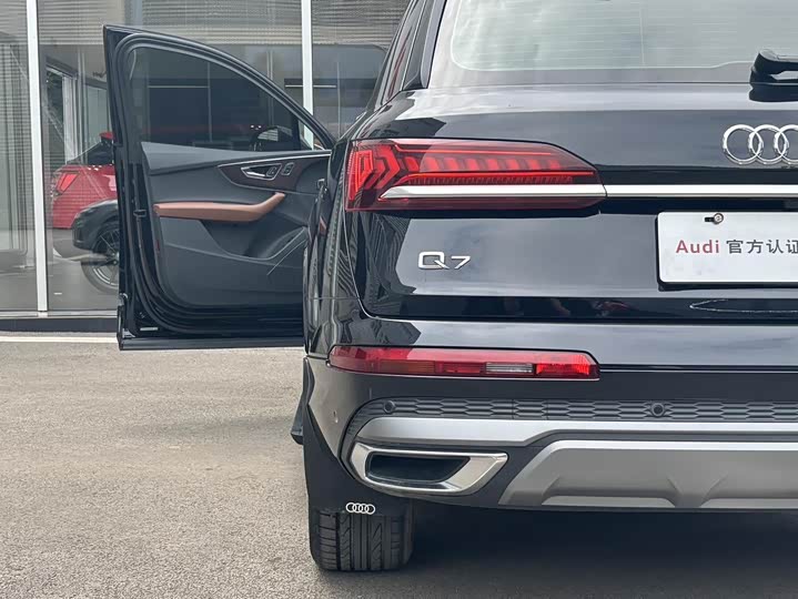 Audi Q7 2023 45 TFSI quattro S line Sport — фото 7