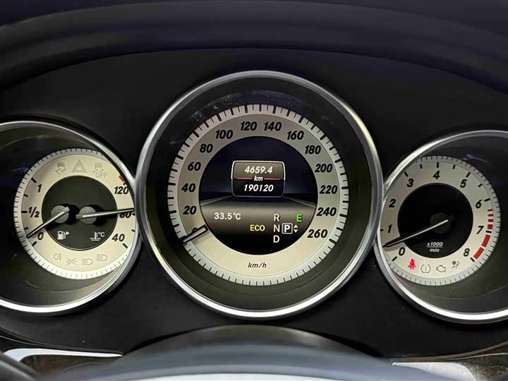 Mercedes-Benz CLS 2015 CLS 320 — фото 20