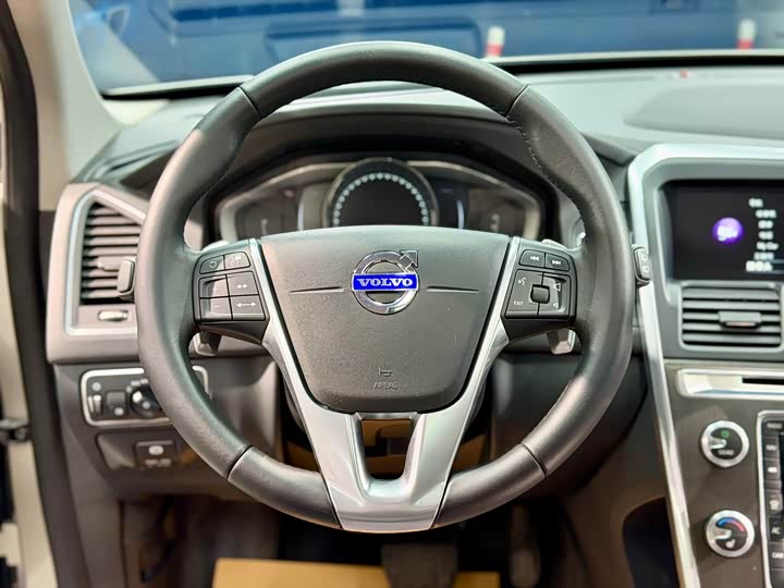 Volvo XC60 2015 T 5 AWD — фото 12