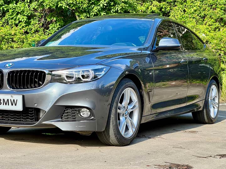 BMW 3-Series 2020 320i M — фото 18