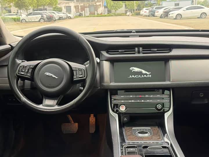 Jaguar XFL 2017 XFL 2.0 T 240 PS — фото 20