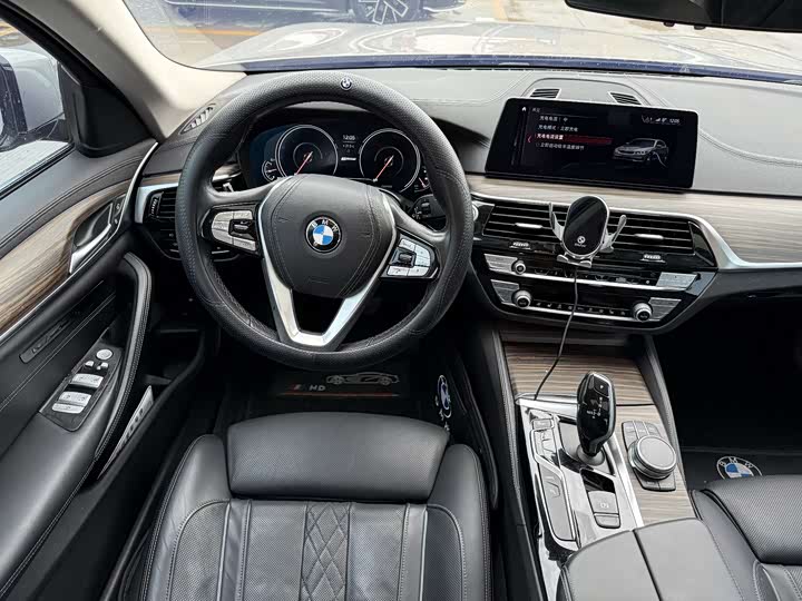 BMW 5-Series 2018 530 Le — фото 11