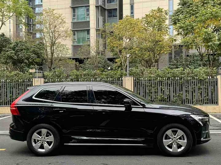 Volvo XC60 2022 B 5 4 WD — фото 4
