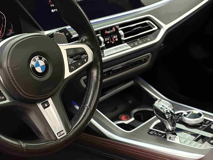 BMW X7 2019 x Drive 40i M — фото 11
