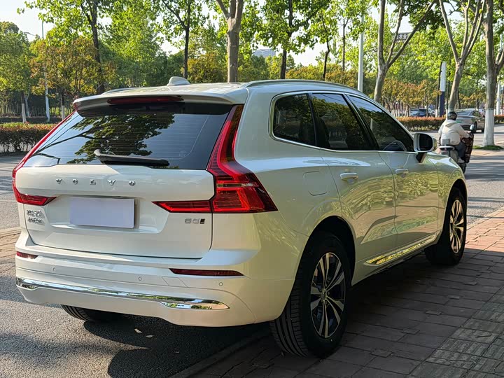 Volvo XC60 2023 B 5 4 WD — фото 8