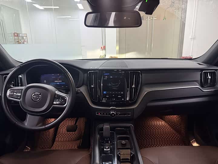 Volvo XC60 2023 B 5 4 WD — фото 16