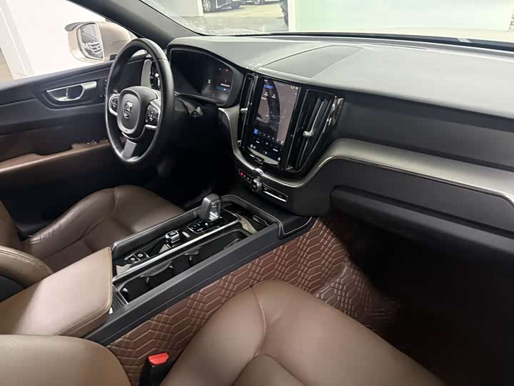 Volvo XC60 2023 B 5 4 WD — фото 18