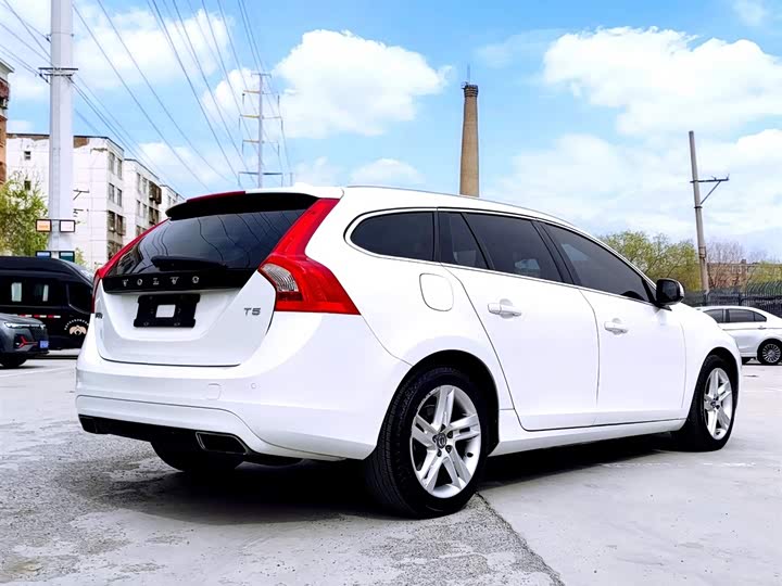 Volvo V60 2015 T 5 — фото 4