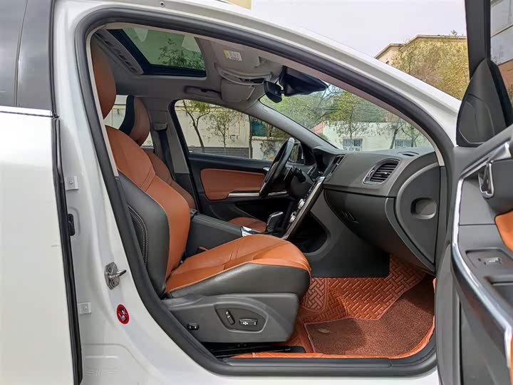 Volvo V60 2015 T 5 — фото 8