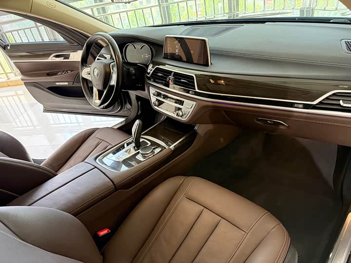 BMW 7 Series 730Li продвинутая — фото 9