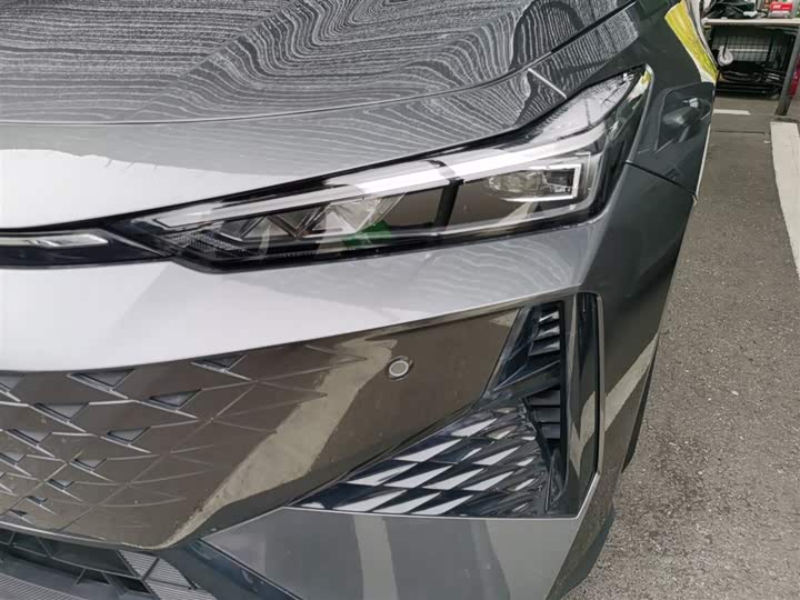 Changan UNI-V 2024 1.5 T Premium — фото 24