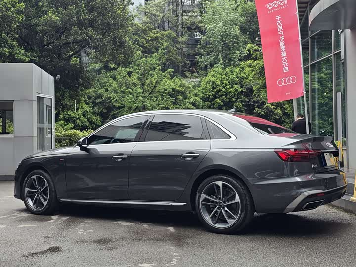 Audi A4L 2022 40 TFSI — фото 4