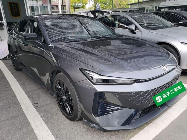 Changan UNI-V 2024 1.5 T Premium — фото 4