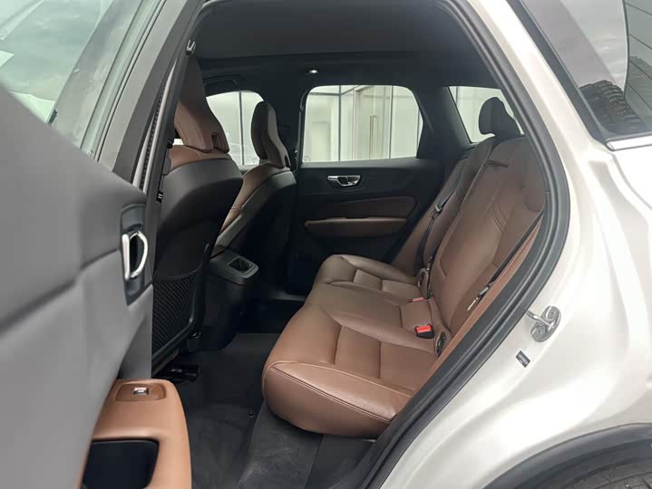 Volvo XC60 2024 B 5 4 WD — фото 10