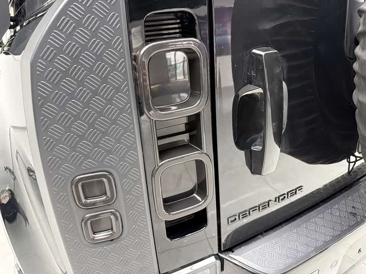 Land Rover Defender — фото 15