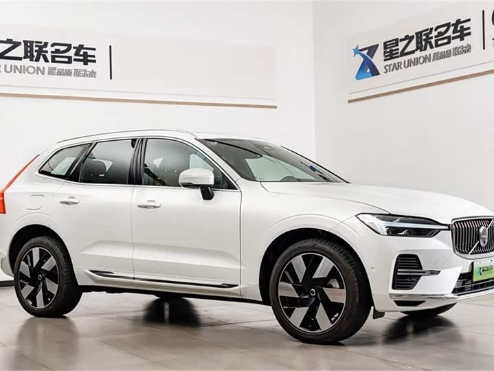 Volvo XC60 Hybrid 2025 Hybrid 4 WD — фото 6