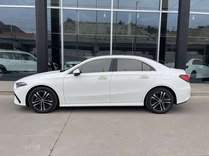 Mercedes-Benz A-Class 2024 A 200 L — фото 5