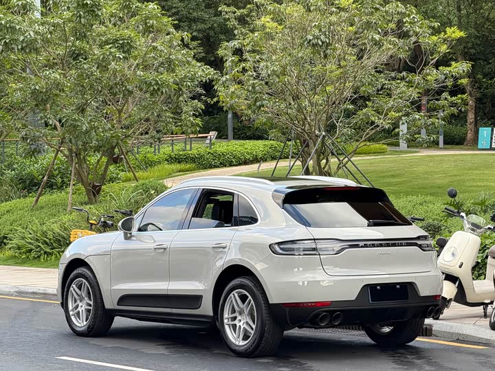 Porsche Macan 2022 Macan 2.0 T — фото 3