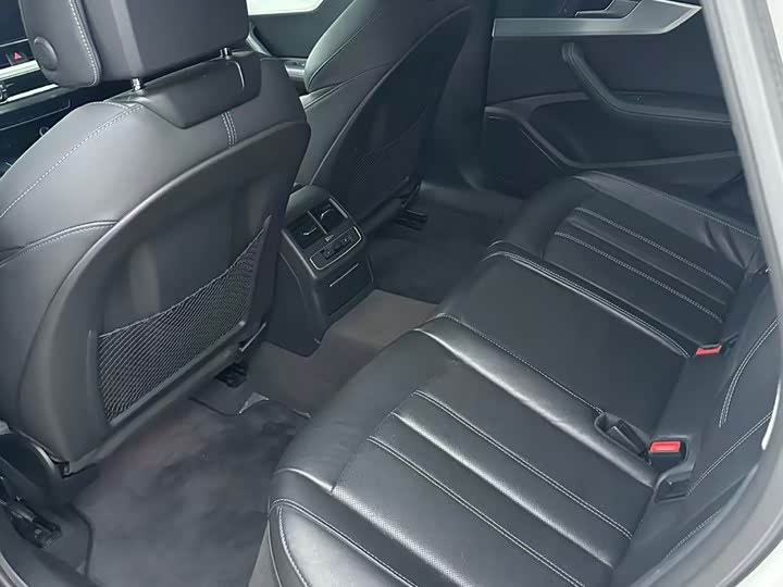 Audi A4L 40 TFSI люкс-динамик — фото 9