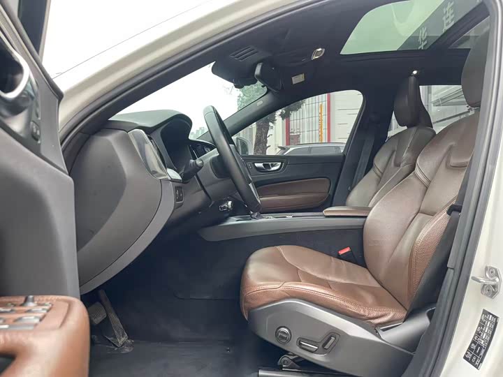 Volvo XC60 2021 T 5 4 WD — фото 4