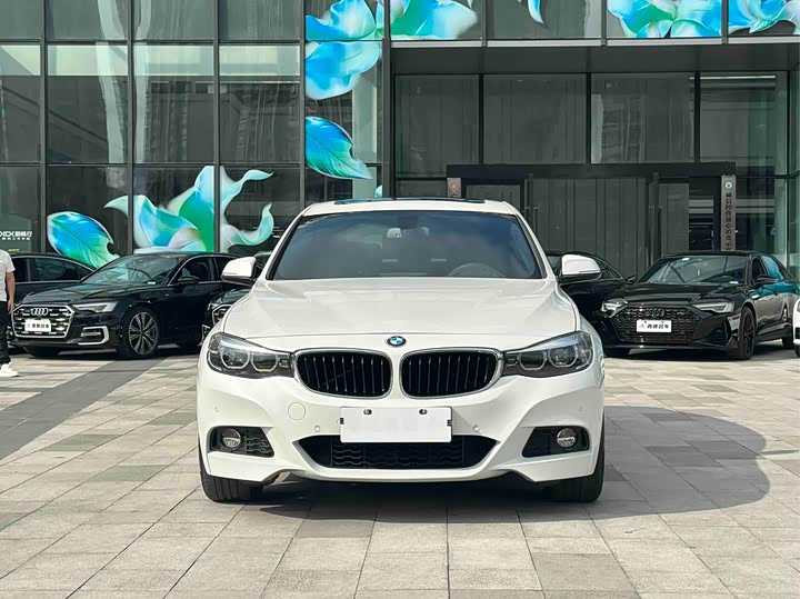 BMW 3-Series 2019 320i M — фото 2