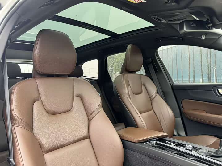 Volvo XC60 2021 T 5 4 WD — фото 24