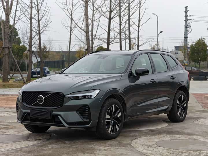 Volvo XC60 2026 B 5 4 WD — фото 3