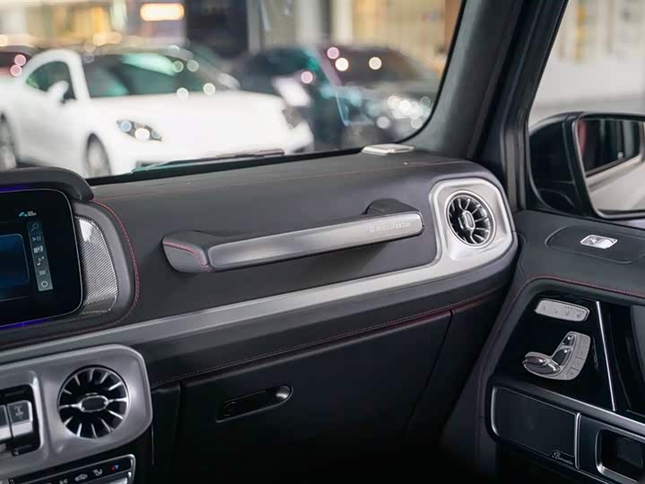 Mercedes-Benz G-Class 2024 G 500 — фото 16