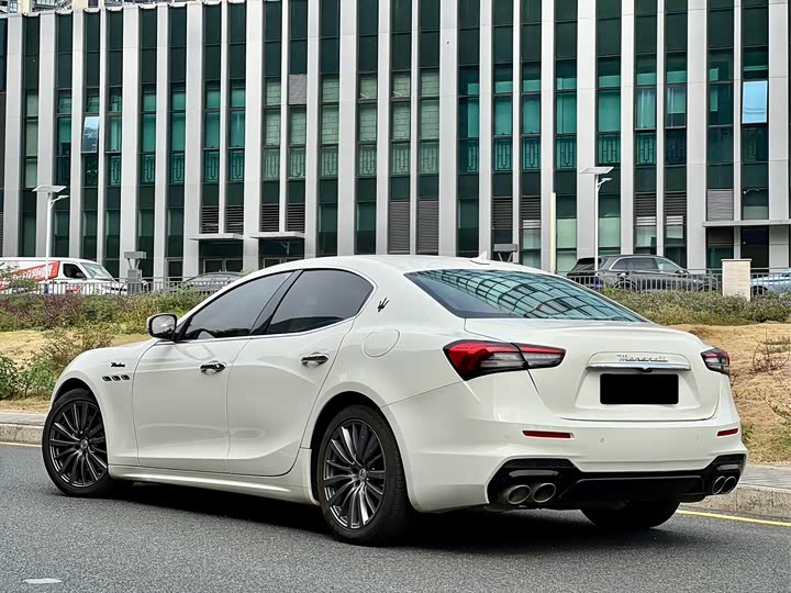 Maserati Ghibli 2022 3.0 T Modena — фото 9