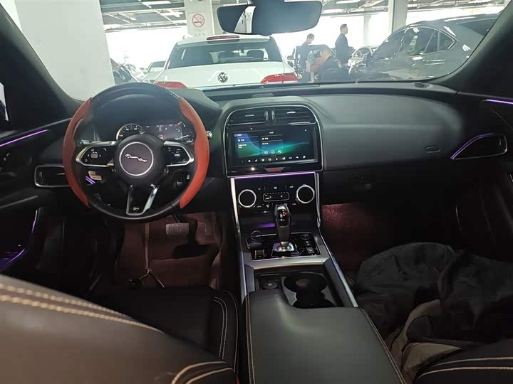 Jaguar XEL 2020 2.0 T 200 PS R-DYNAMIC — фото 10