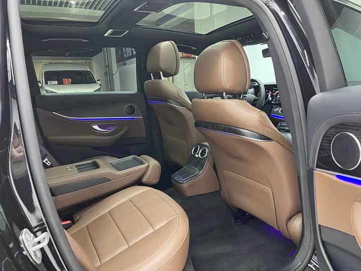 Mercedes-Benz E-Class 2022 E 260 L Sport — фото 7